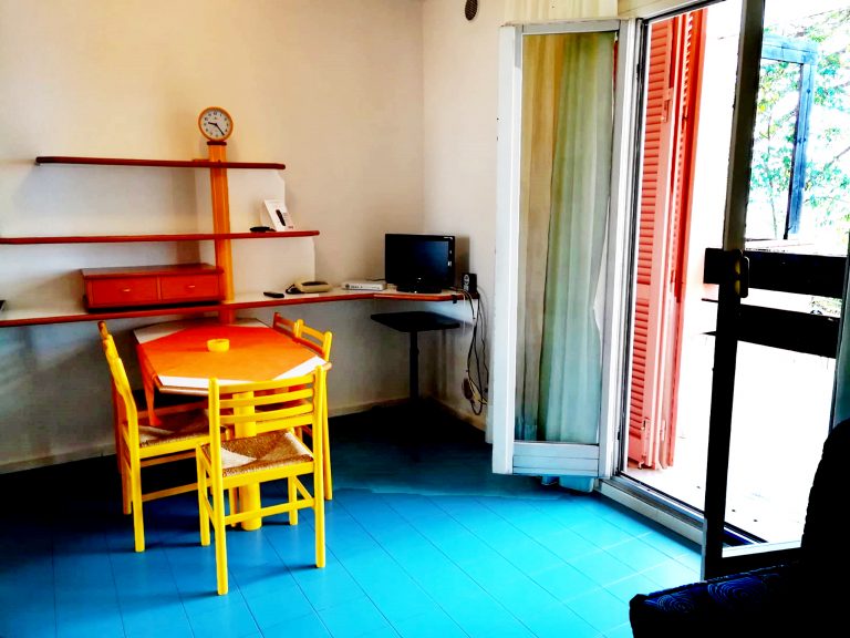 Soggiorno con accesso al terrazzo
