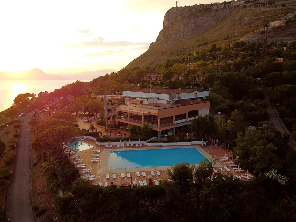 Il Residence visto dall’alto, sulla collina di Maratea